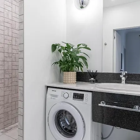 Miro French - Quiet Chic, Free Private Parking * Riga