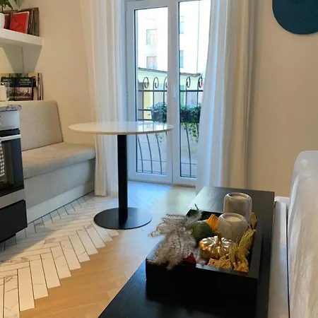 Miro French - Quiet Chic, Free Private Parking *