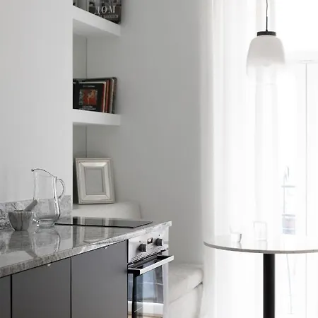 Miro French - Quiet Chic, Free Private Parking Apartment Riga
