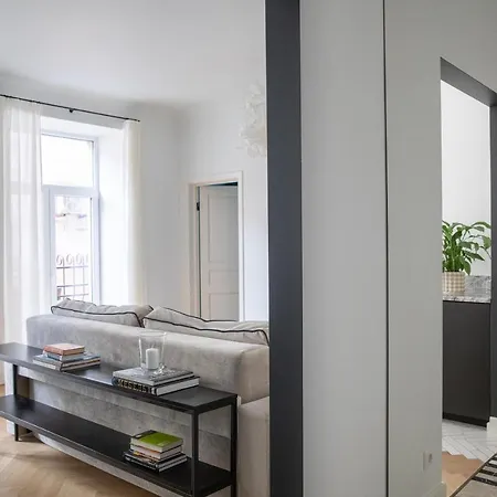Miro French - Quiet Chic, Free Private Parking * Riga