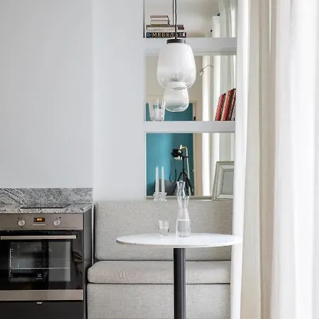 Miro French - Quiet Chic, Free Private Parking Riga