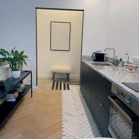 Miro French - Quiet Chic, Free Private Parking Рига