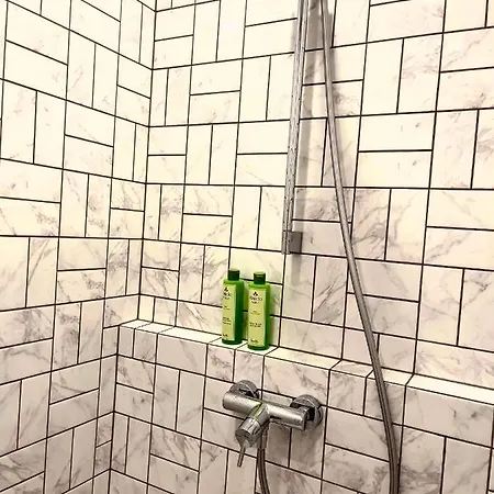 Miro French - Quiet Chic, Free Private Parking *