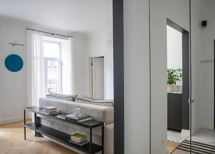 Miro French - Quiet Chic, Free Private Parking * Riga