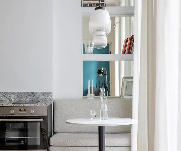 Miro French - Quiet Chic, Free Private Parking Riga