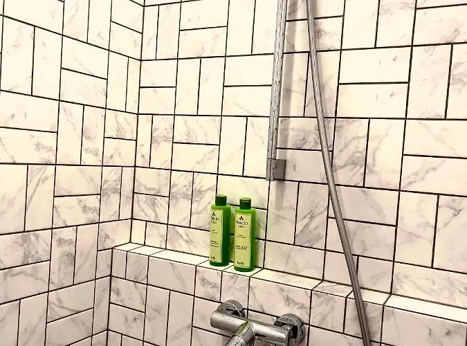 Miro French - Quiet Chic, Free Private Parking *