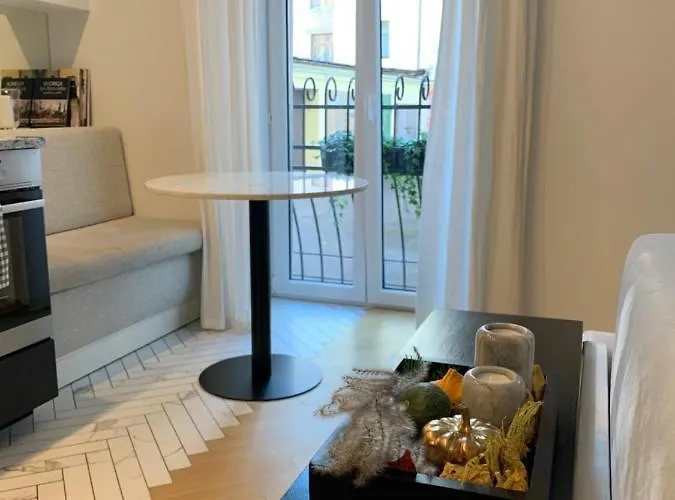 Miro French - Quiet Chic, Free Private Parking *