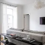 Apartmán Miro French - Quiet Chic, Free Private Parking *