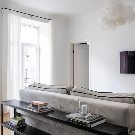 شقة Miro French - Quiet Chic, Free Private Parking *
